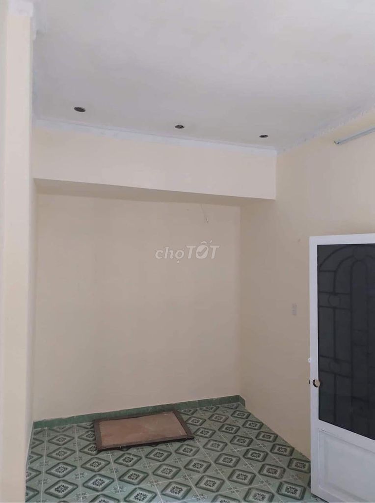Spacious House with 2 Bedrooms, Secure Area