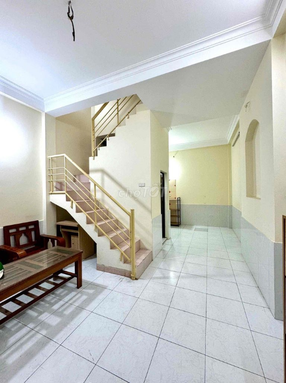 3-Bedroom House Near Market, School, Fully Furnished