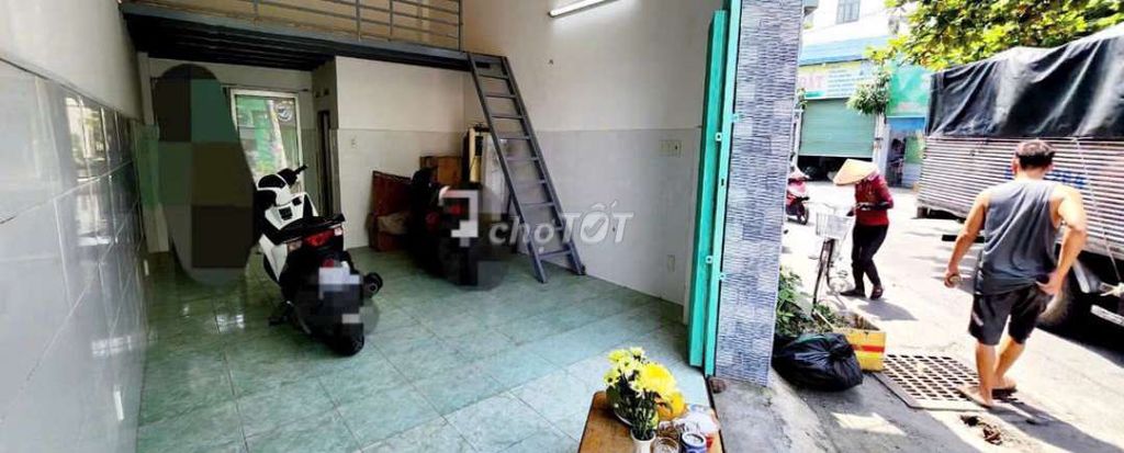 House with Loft in Quiet Alley