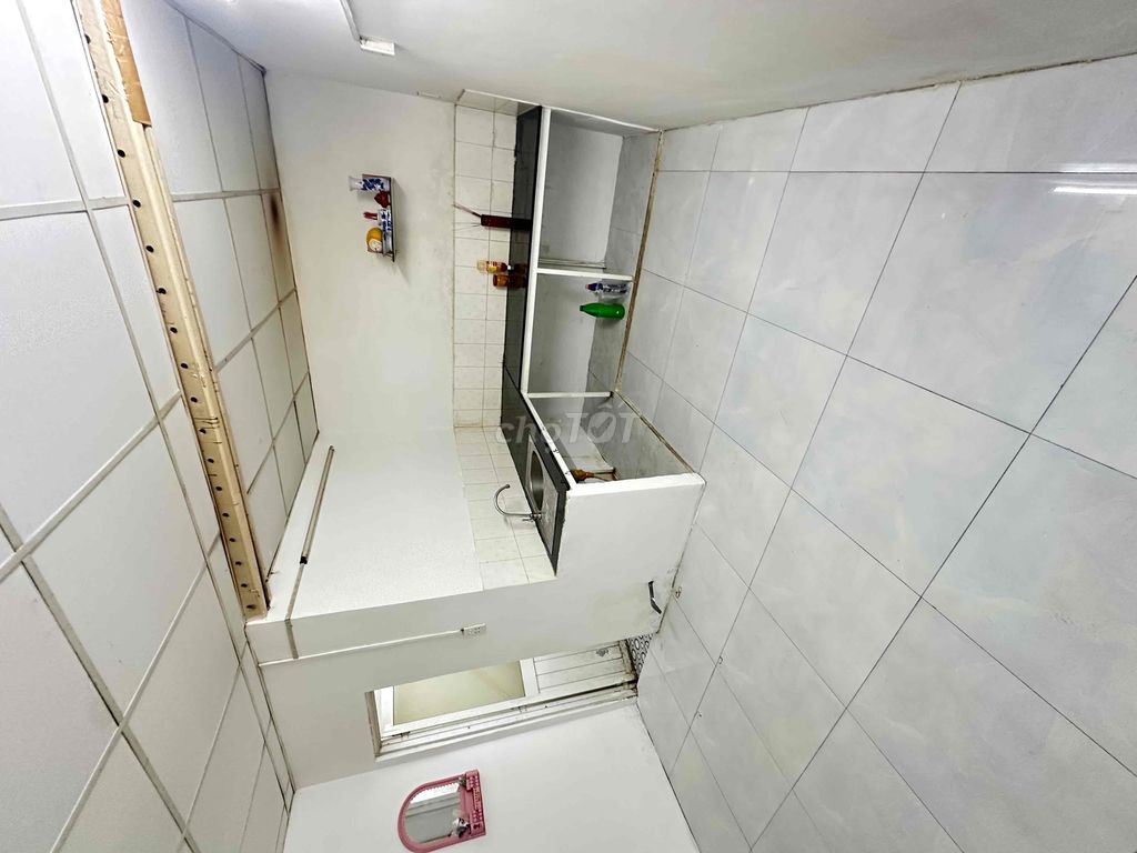 Modern 2-Bedroom House Near Water Canal