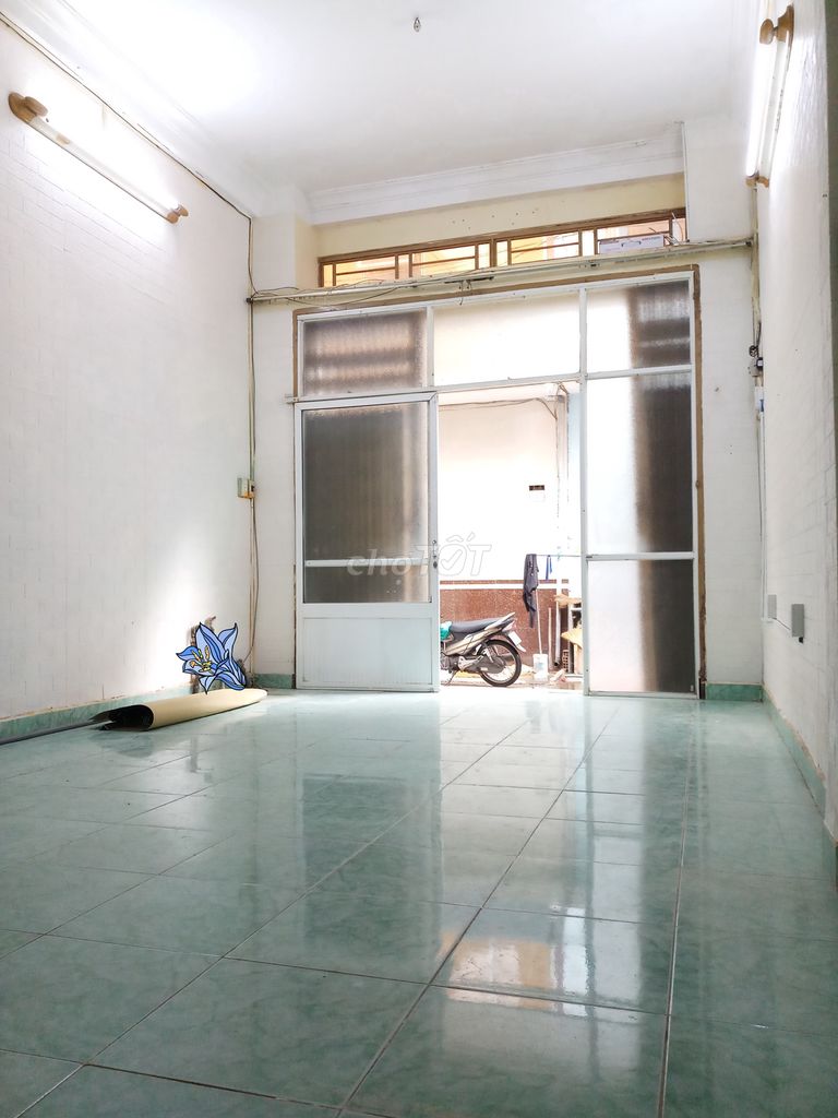 Two-Bedroom House Near Dam Sen Park