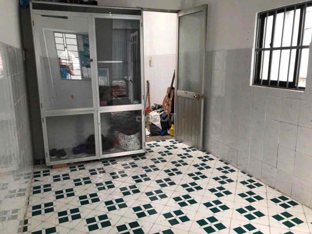 Spacious Balcony Apartment Near Market with Utilities