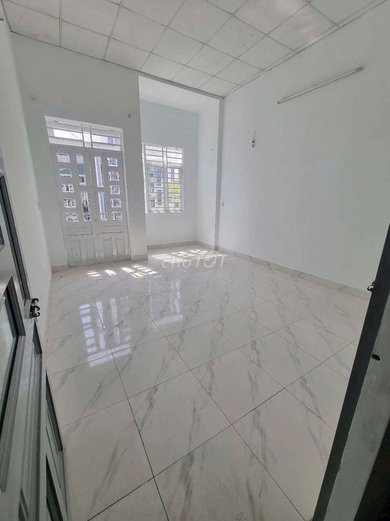 Modern 2-Bedroom House Near Market