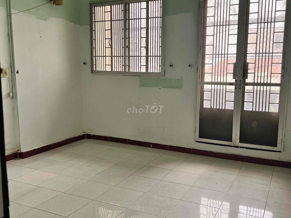 Spacious 1-story, 1-floor house with 3 bedrooms, large terrace