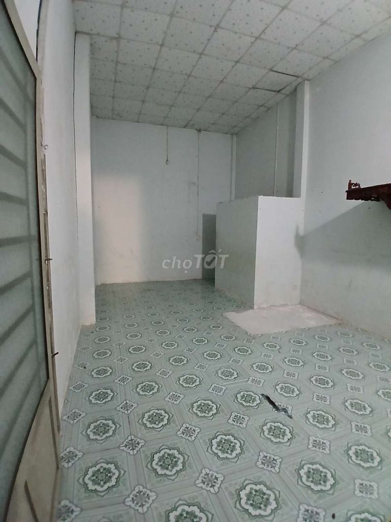 Industrial Workshop Space with Basic Amenities