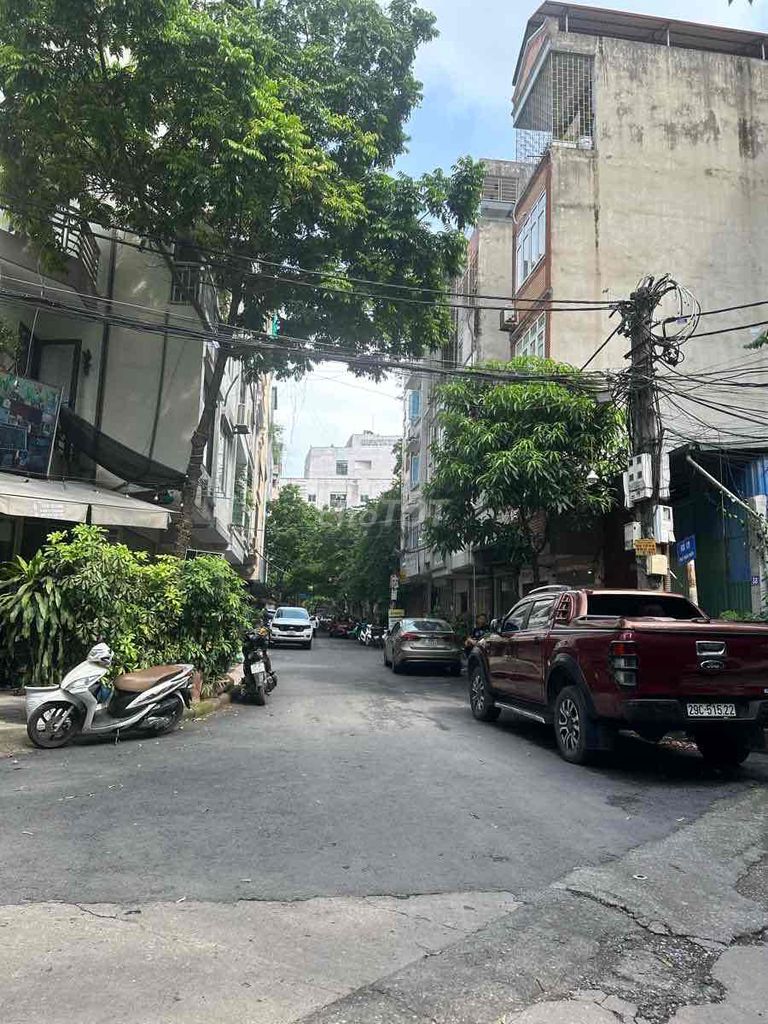 5-Floor Corner House with Business Potential