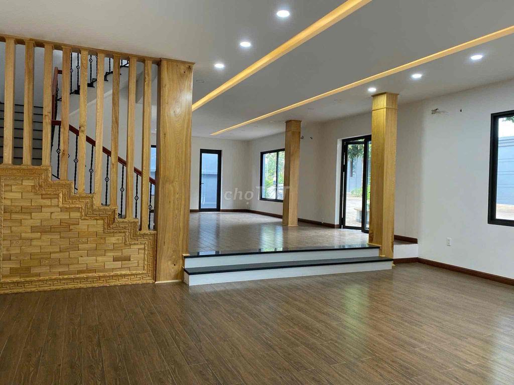 Modern 4-Floor Corner House in Ecocity