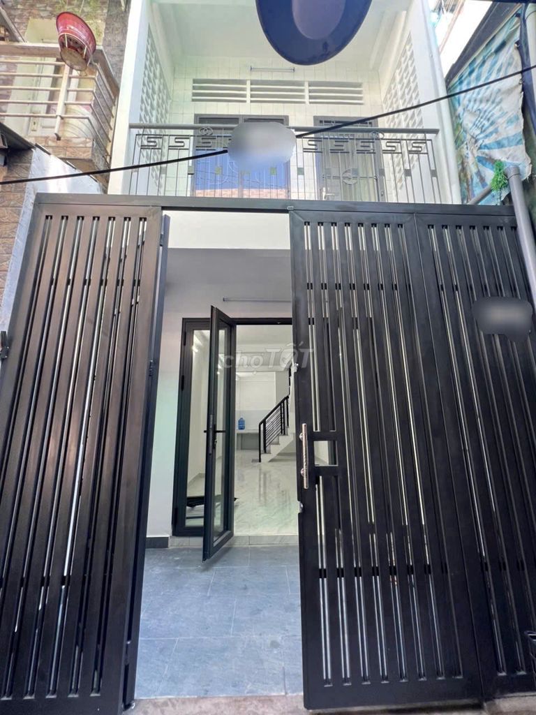 Modern Two-Story House Near Markets in District 4