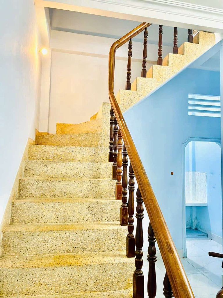 Modern Two-Bedroom House Near Airport