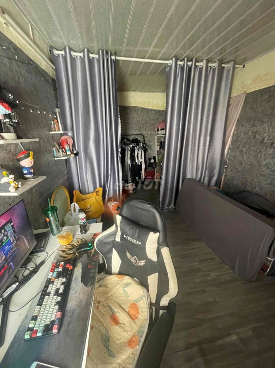 Secure Small House in Quiet Alley Near Conveniences