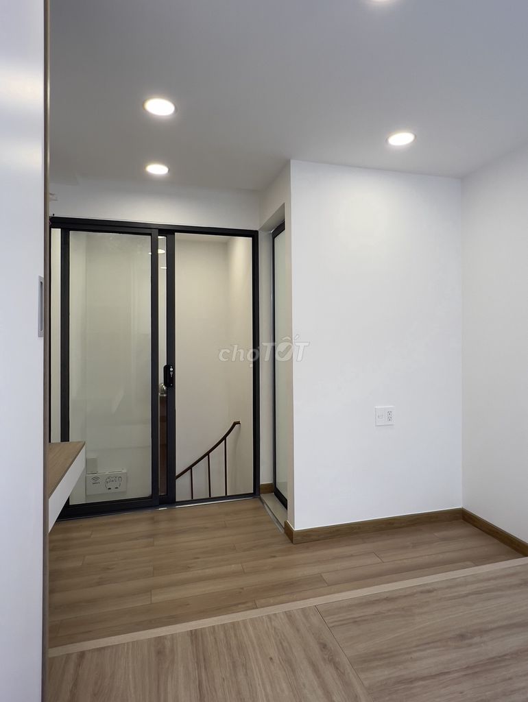 Modern Townhouse with Spiral Staircase Near City Center