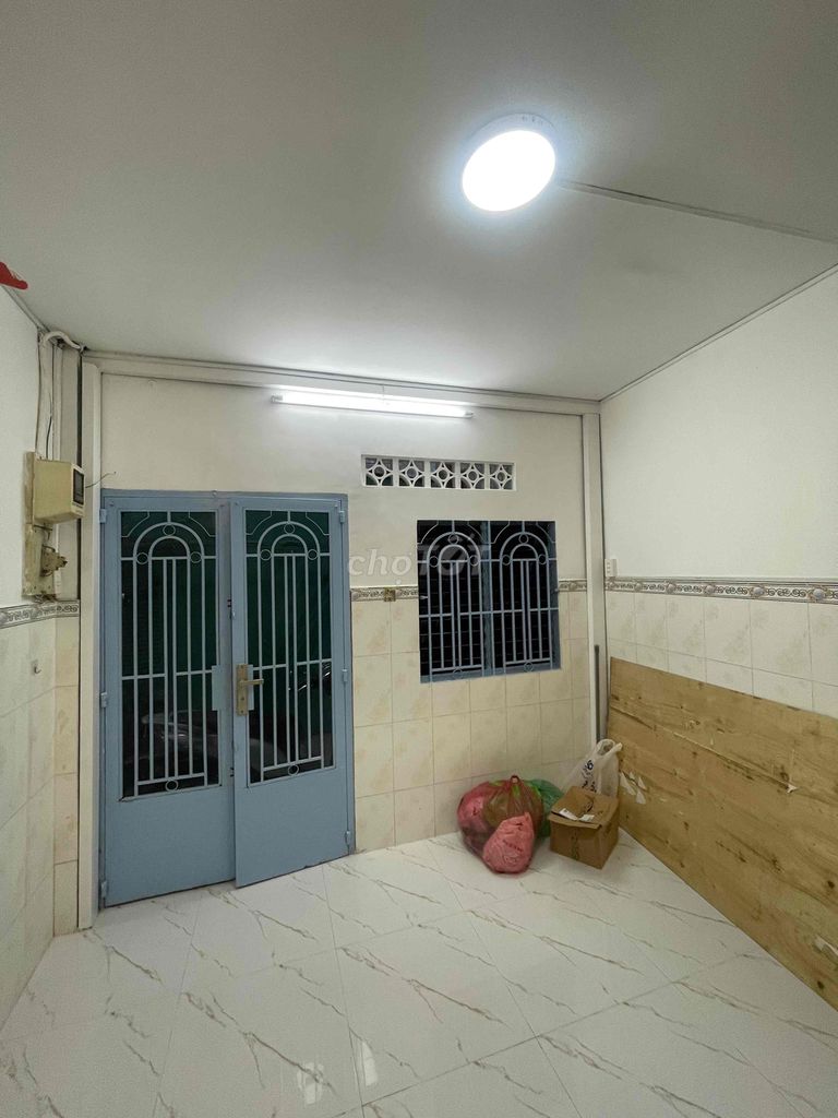 Two-Story House Near Le Van Tam Park