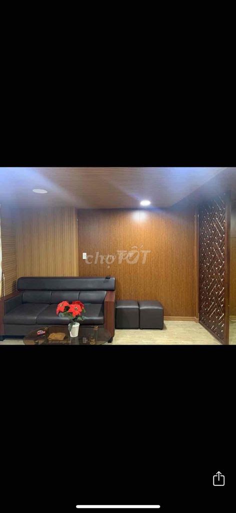 Modern Shop Front Property with Full Amenities