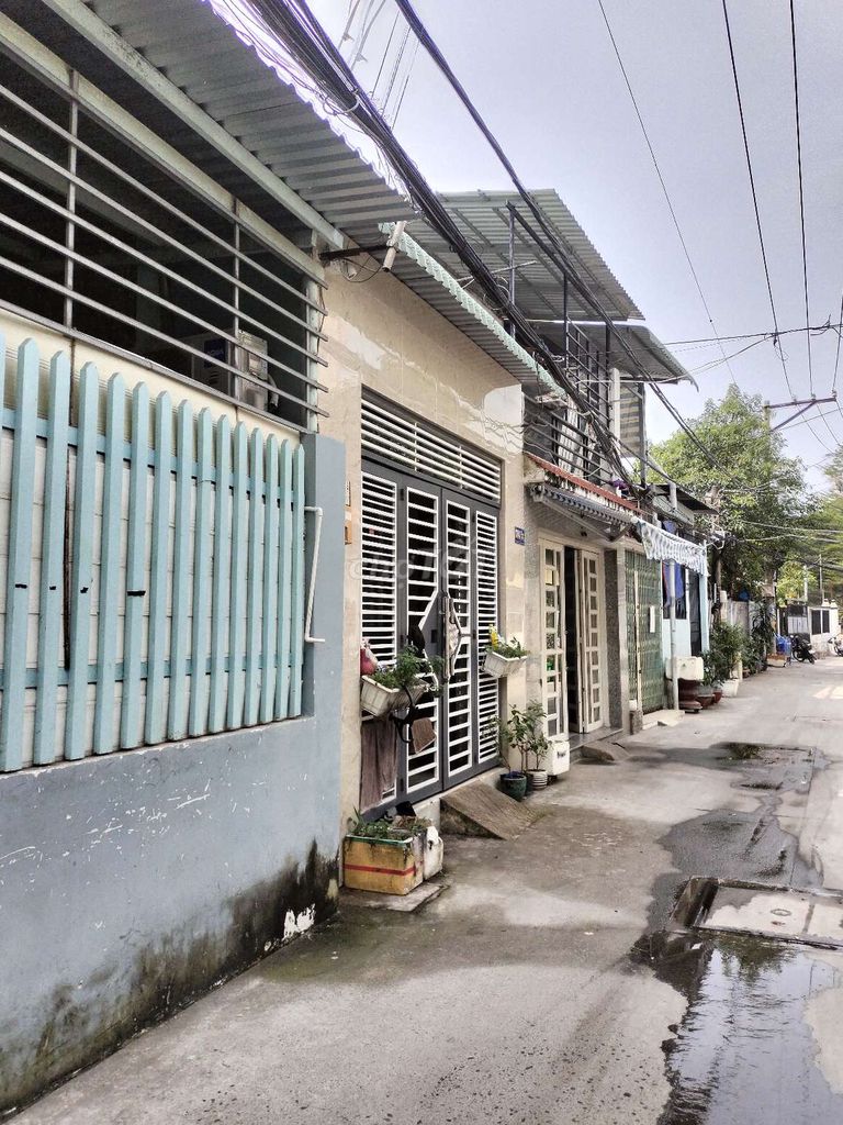Spacious House with Car Parking in Quiet Area