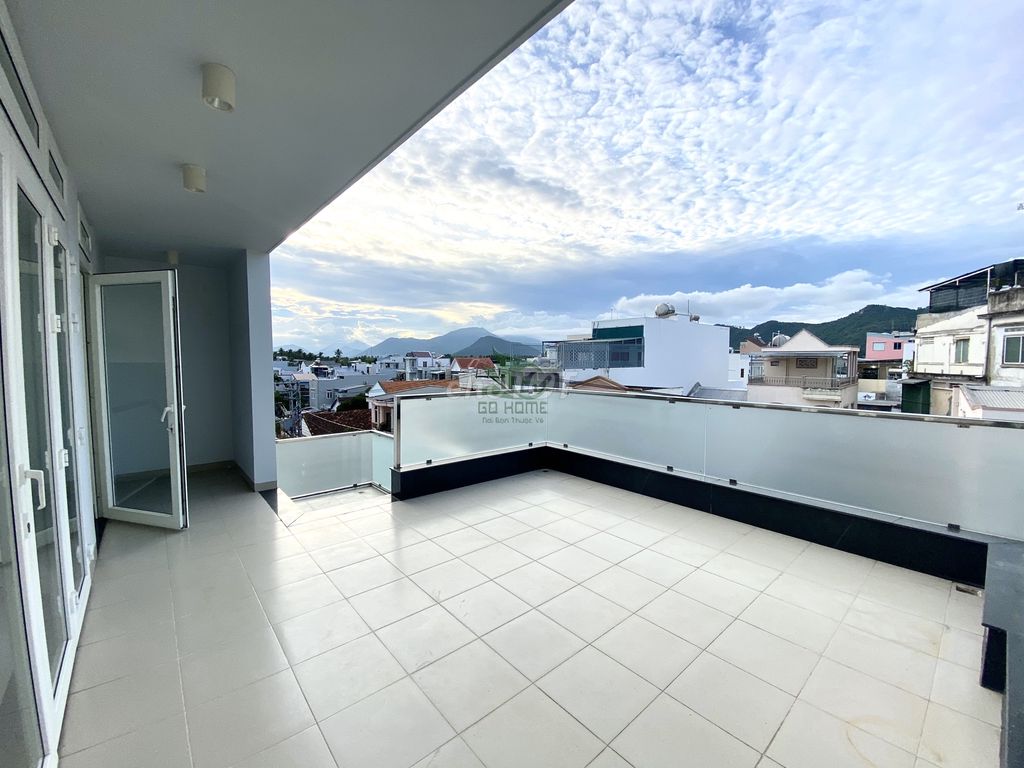 Spacious 6-Bedroom Villa with Garden and Parking