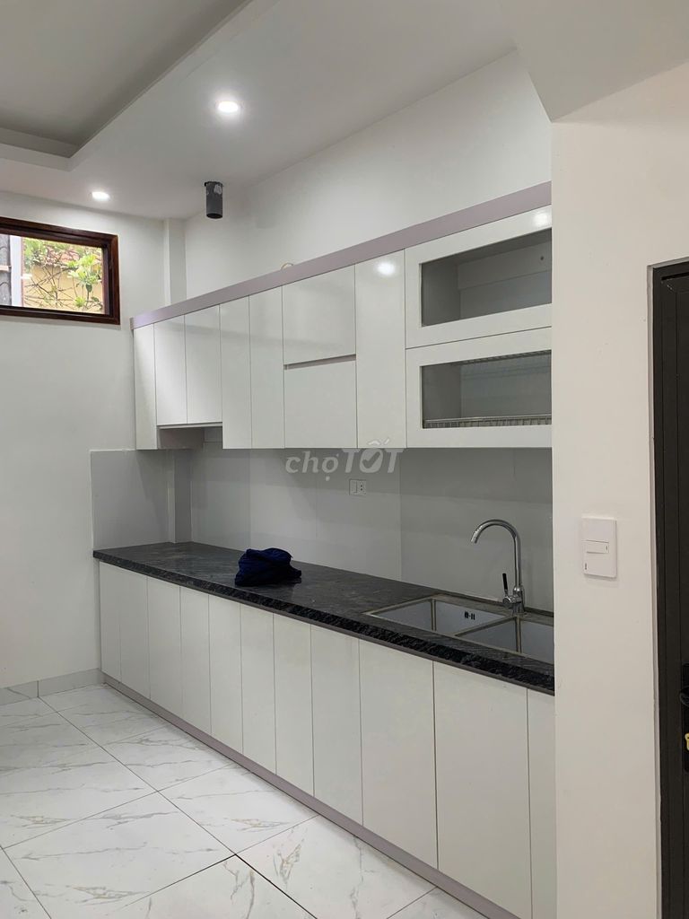 Modern 5-Floor House with 6 Rooms