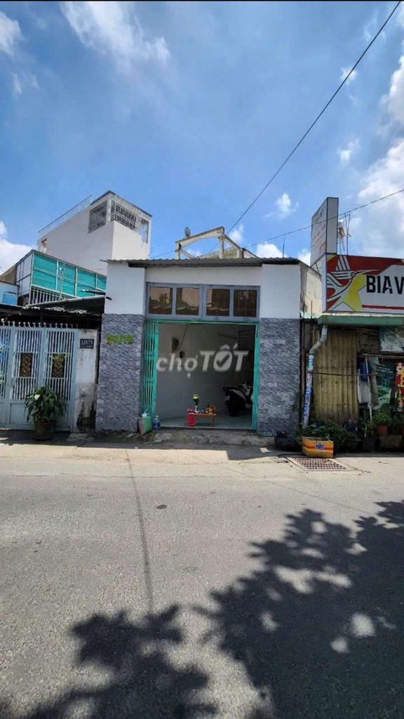 House with Loft in Quiet Alley