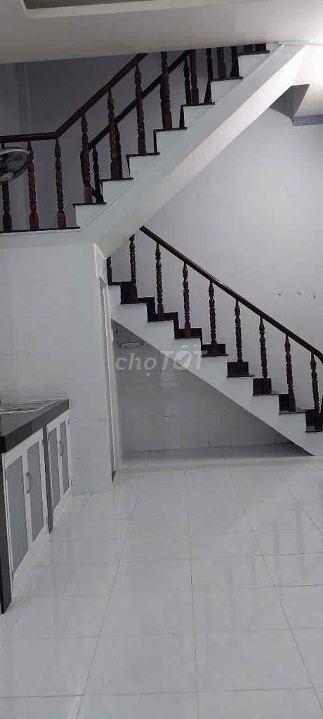 2-Story House Near Market with 3 Bedrooms