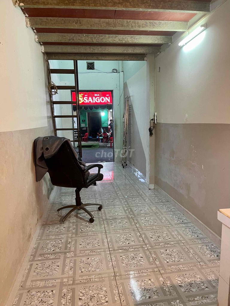 Commercial Space with Mezzanine Near Market
