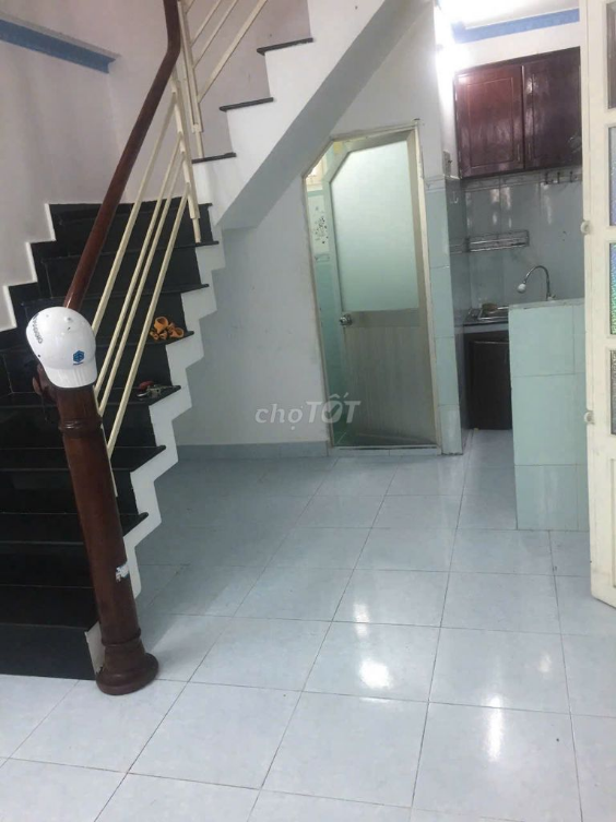 Full house for rent in Phu Nhuan District, suitable for living and online business
