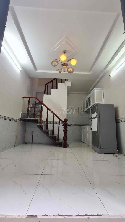 2-Story House with 2 Bedrooms and Air Conditioning