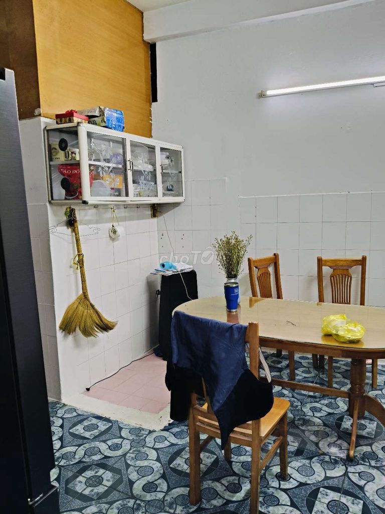 Spacious House Near Metro with Parking