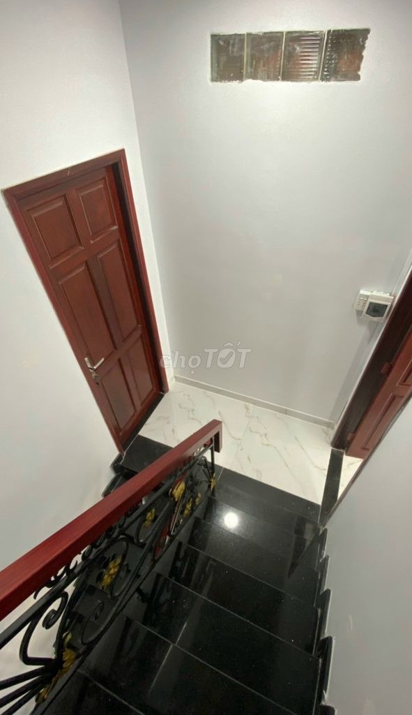 Large 4x18m Townhouse with 6 Bedrooms