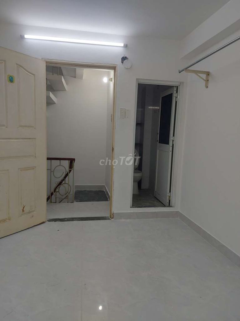 Modern 3-Bedroom Townhouse with Air Conditioning