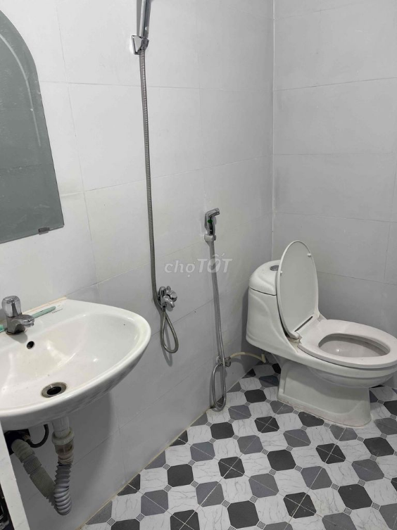 Spacious and Clean Unfurnished House with Good Ventilation