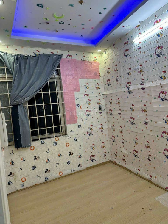 Small 2-bedroom property near Lê Văn Thọ market and schools