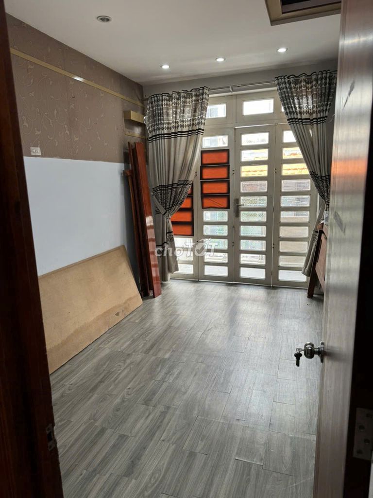 3-Story Townhouse with 4 Bedrooms in District 4