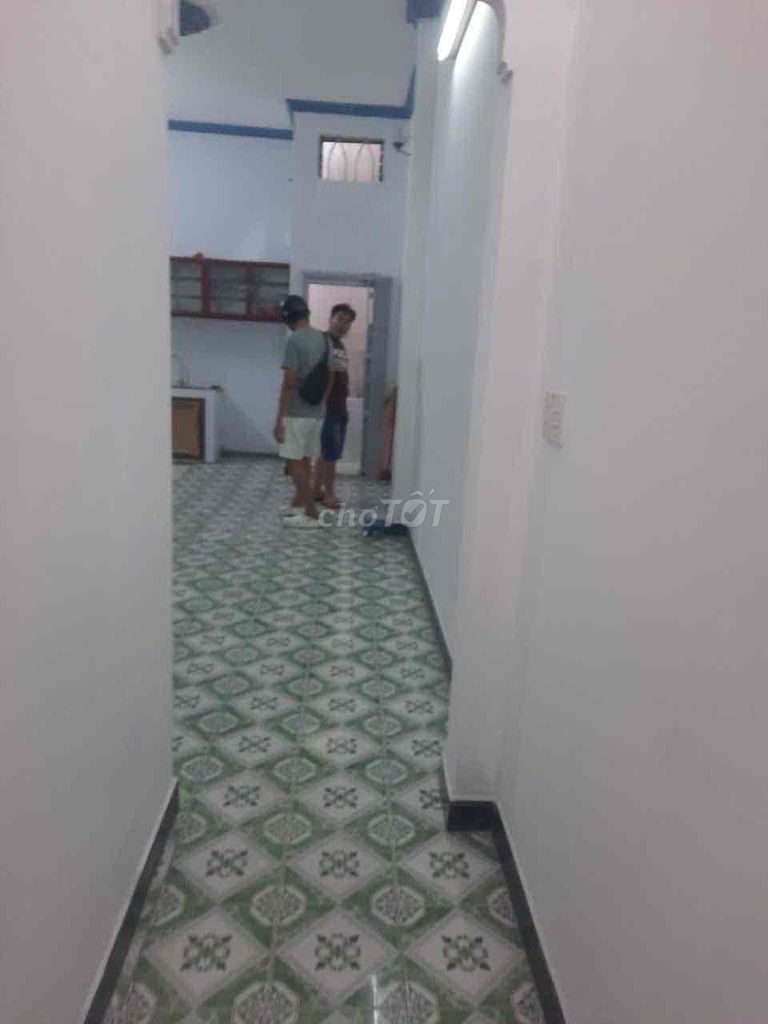Spacious 4x17m House with Car Access