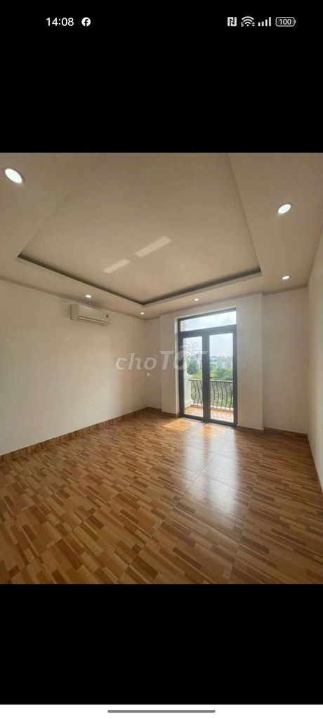 Modern 4-Bedroom Townhouse with Air Conditioning