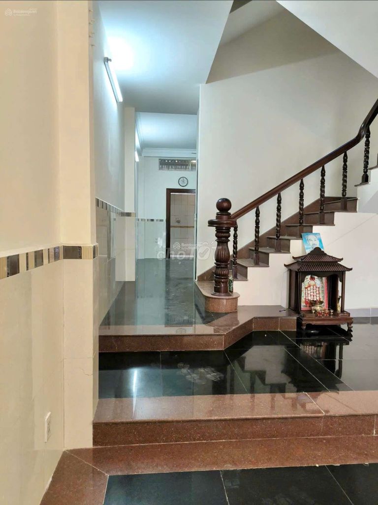Large 4BR Townhouse Near Chanh Hung Bridge