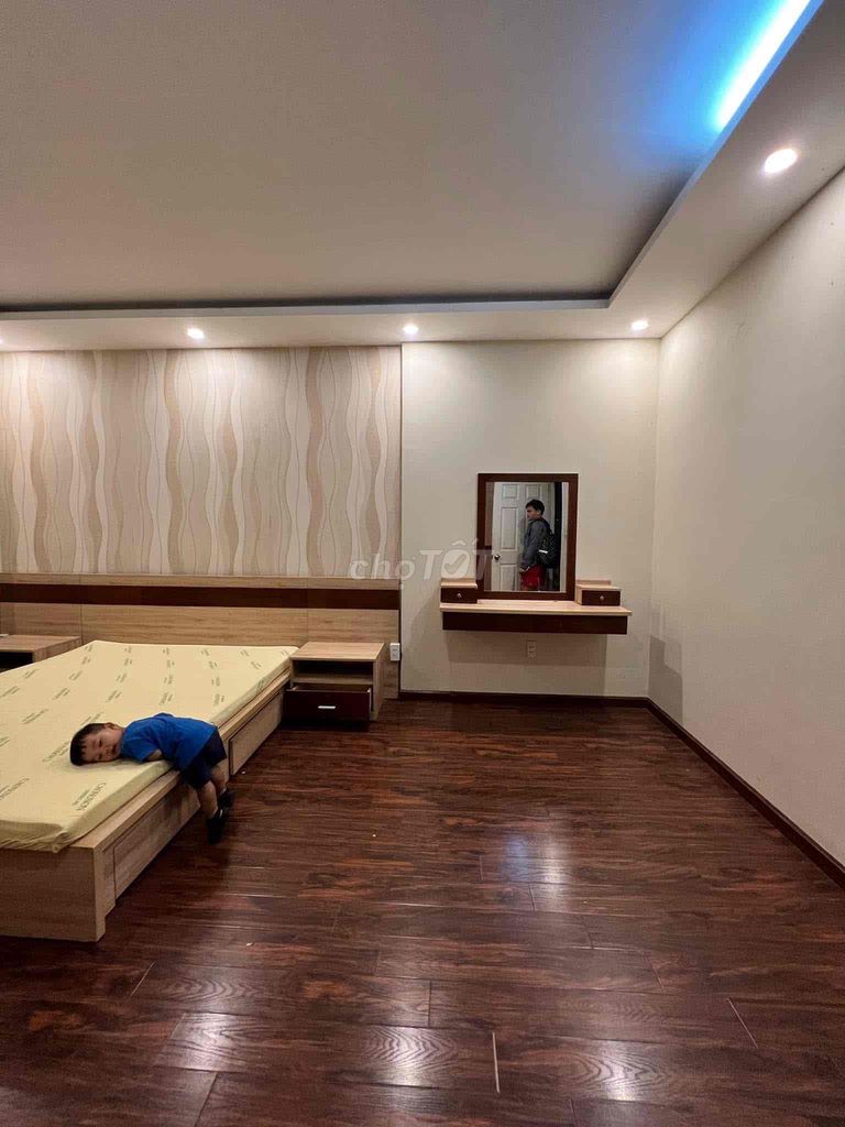 Master Bedroom with Private Bathroom and Park View