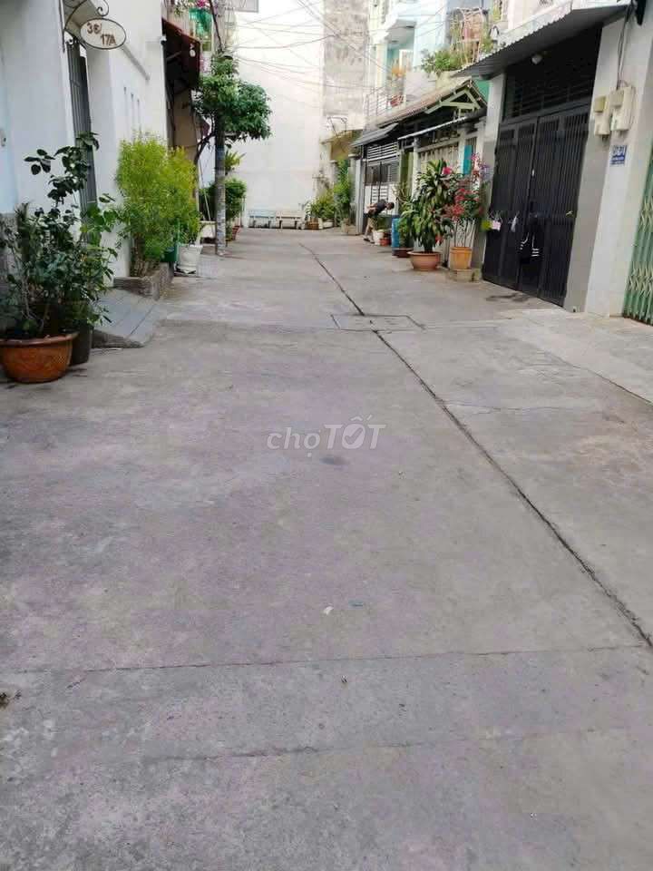 Two-Story House with 2 Bedrooms in District 12