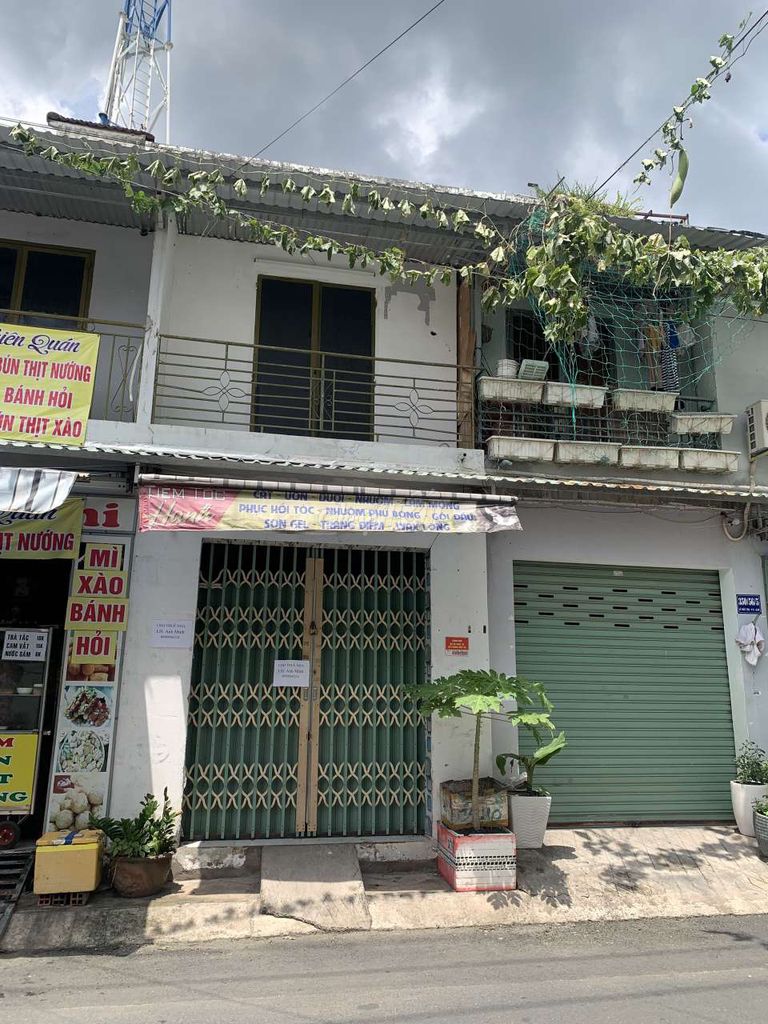 Spacious House with Balcony Near School
