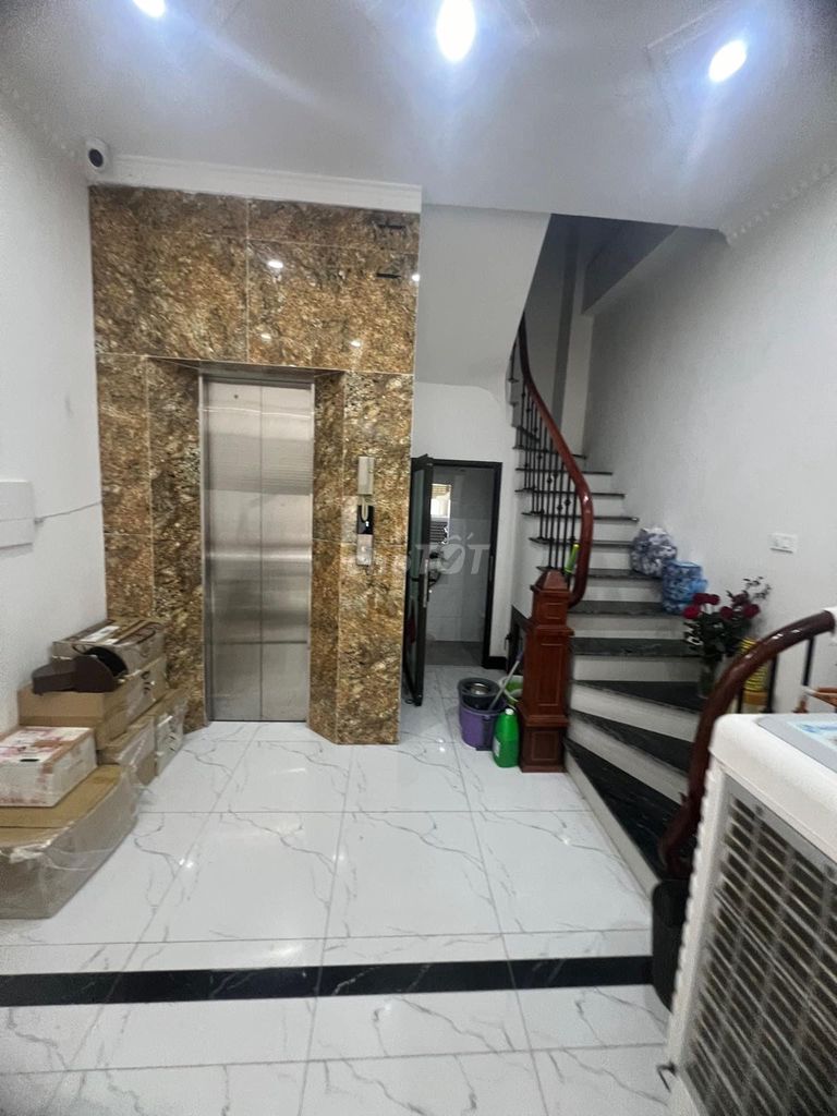6-Floor House with Elevator and Garage