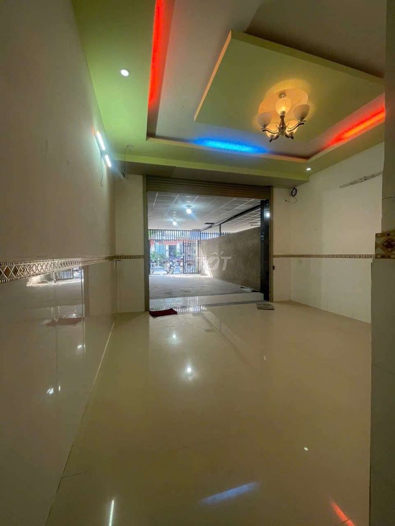 Modern Two-Story House with Parking in Biconsi
