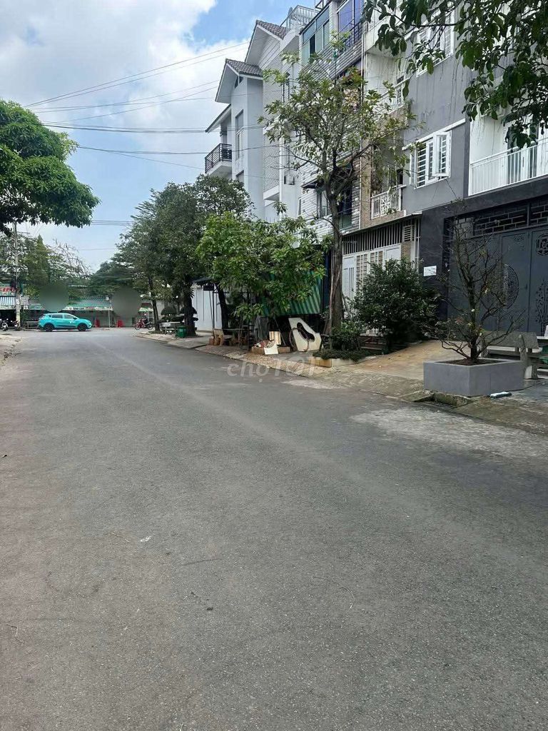 3-Story House with 4 Bedrooms Near Lien Phuong