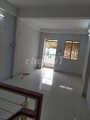 1-story 2-level house, 97m2, 3 bedrooms, good location in District 4, Ho Chi Minh City