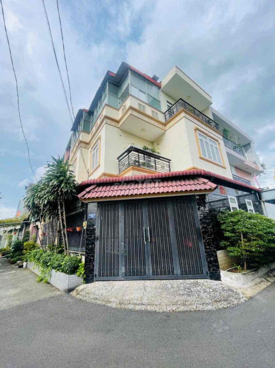 2-Story Corner House with 4 Bedrooms in Tăng Nhơn Phú A Ward, District 9