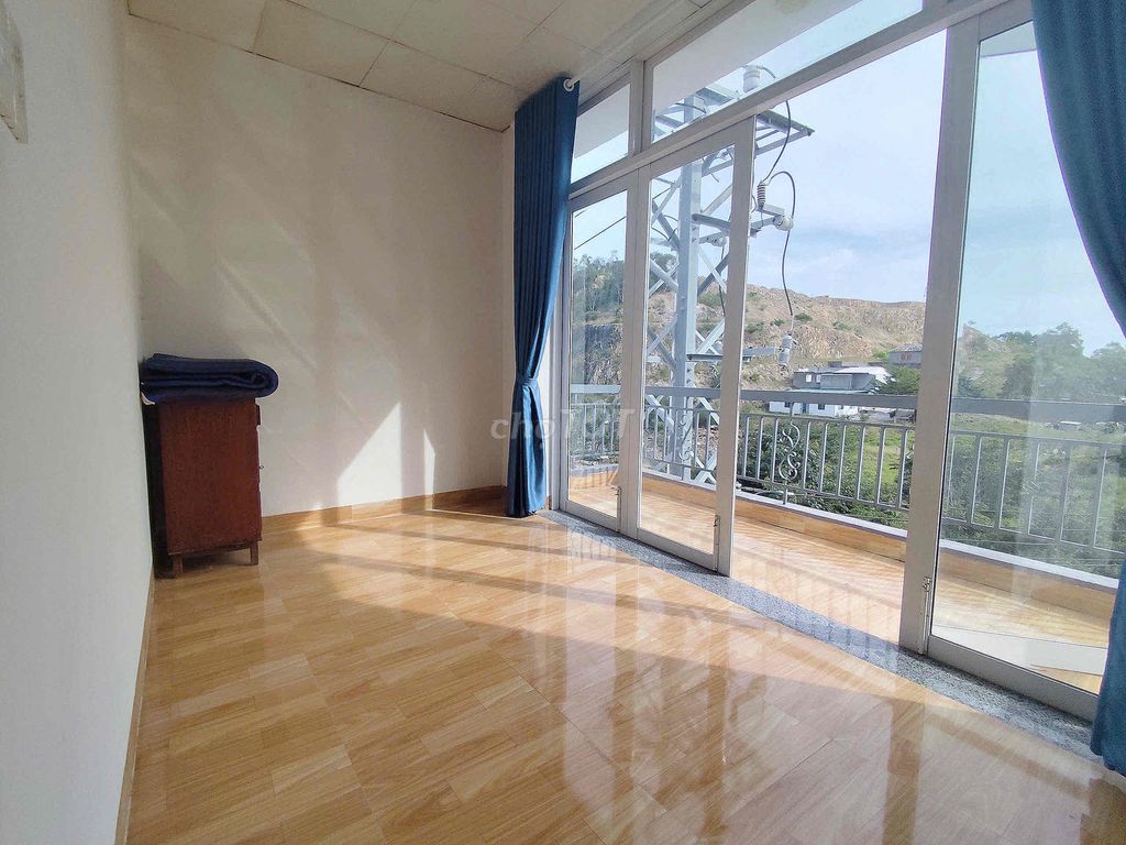 5-Bedroom House with Full Furniture in Vinh Hoa