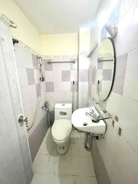 1 Room Available in Secure Location near Hang Xanh Intersection