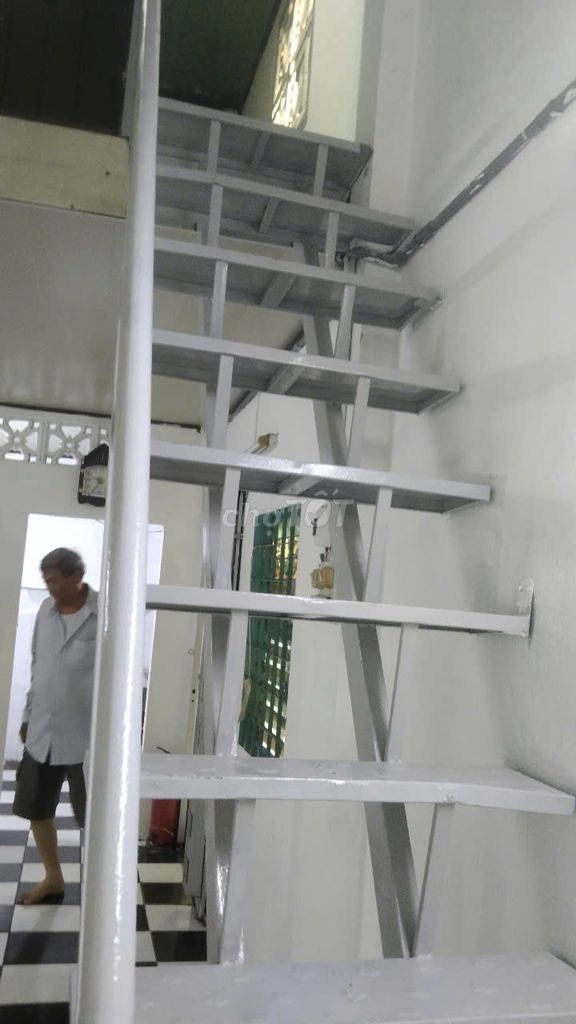 Spacious House with AC on Chu Van An