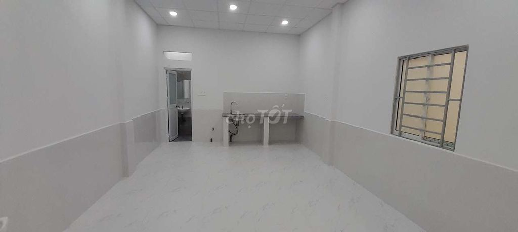 Newly Built House for Rent near Pham Van Hai Market