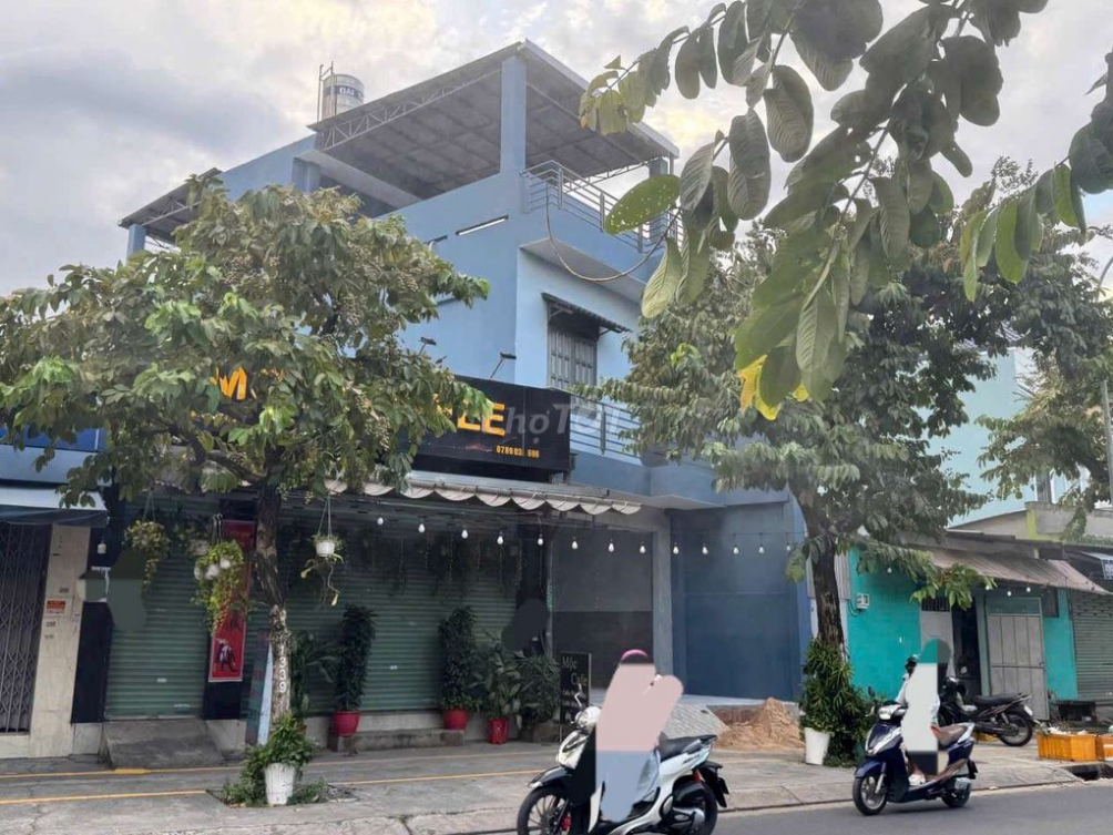 Commercial Frontage Property near Le Thi Ha, Spacious 5x20m Building
