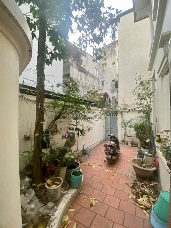Spacious 3-Bedroom House near Universities with Garden