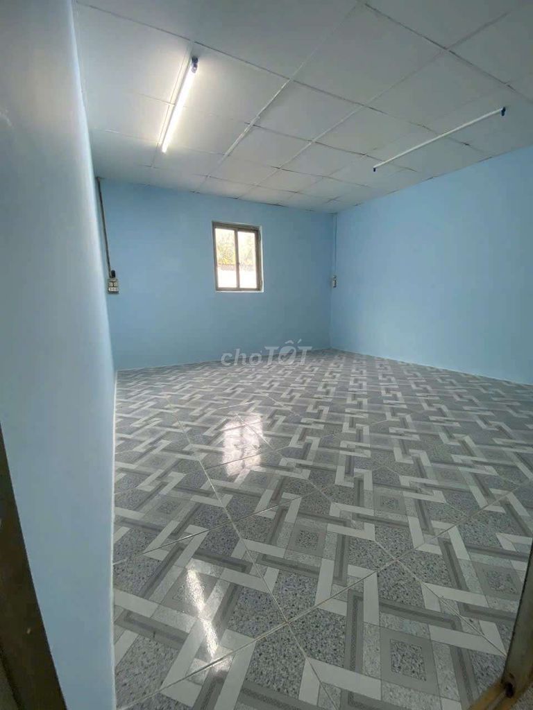 Spacious Two-Level House Near Market