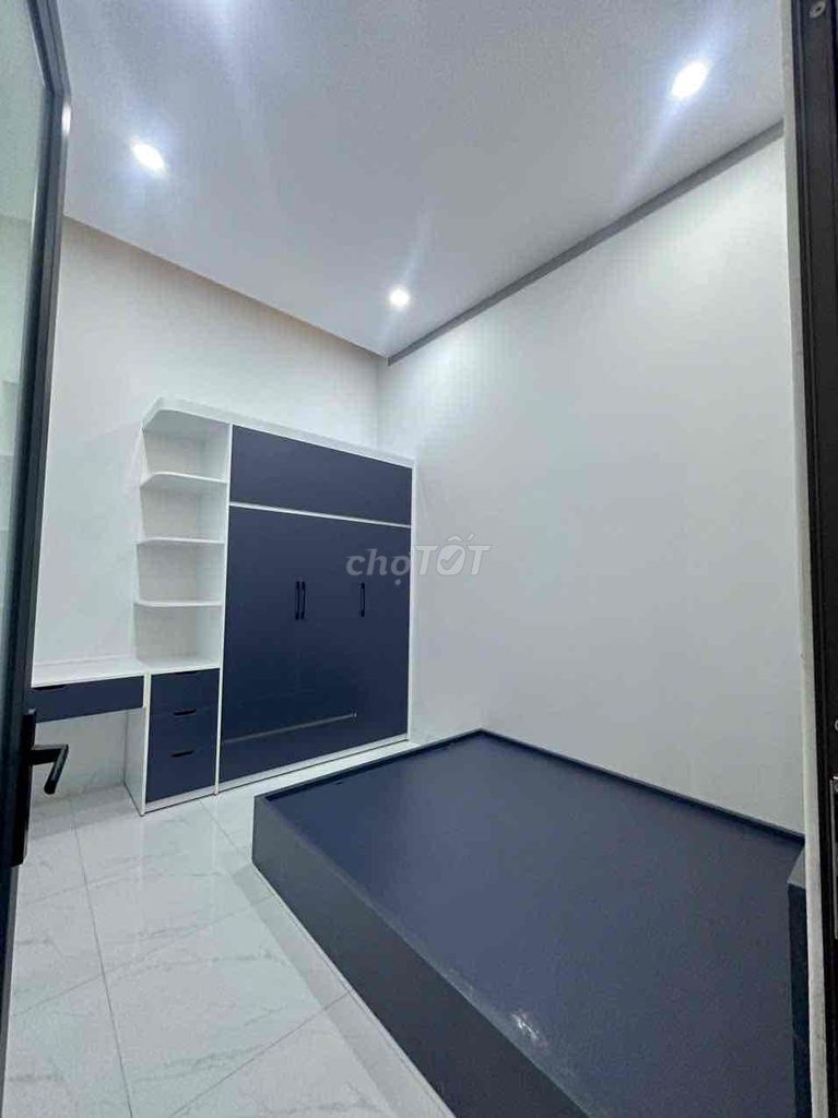 Modern 4-Floor Commercial Building with Elevator
